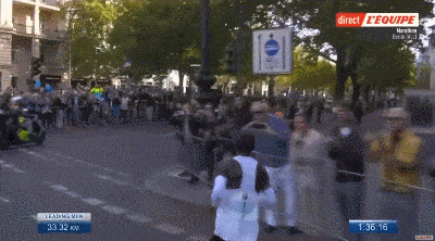 보통 사람은 못 따라가는 마라톤 스피드....gif | 인스티즈