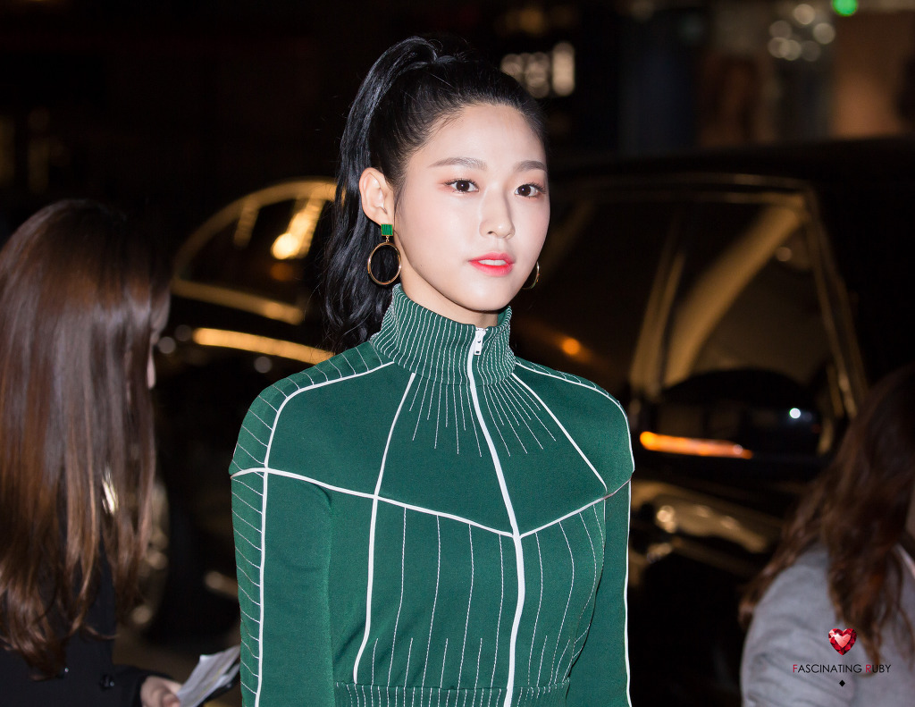 오늘 생일을 맞은 설현이.jpgif | 인스티즈