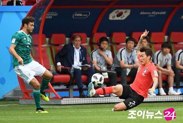 독일전에서도 나온 여전한 장현수 버릇.jpg | 인스티즈