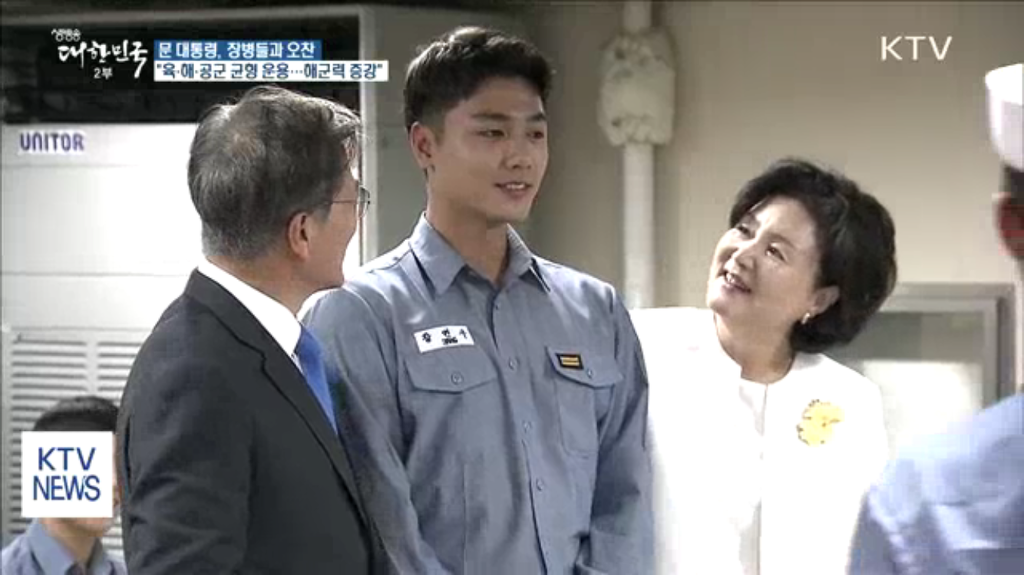 김정숙 여사님이 잘 생겼다고 칭찬한 훈남 | 인스티즈