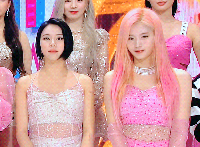 여전히 사람홀리는 사나의 눈빛ㄷㄷㄷ.gif | 인스티즈