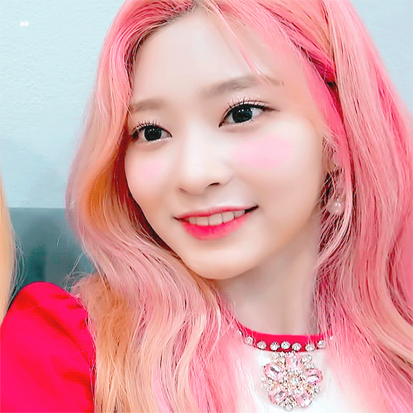 핑크머리 민주.gif | 인스티즈