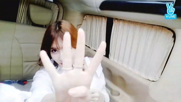 한손으로 숫자 세다가 큰일날 뻔한 모모.jpg | 인스티즈