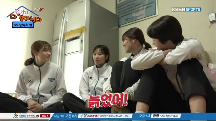 방송 중 막내에게 몰카시전하는 언니들.jpg | 인스티즈