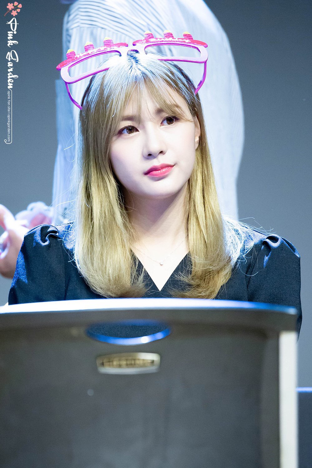 [에이핑크] 아몬드 초콜릿이 먹고싶어서 하영이 | 인스티즈