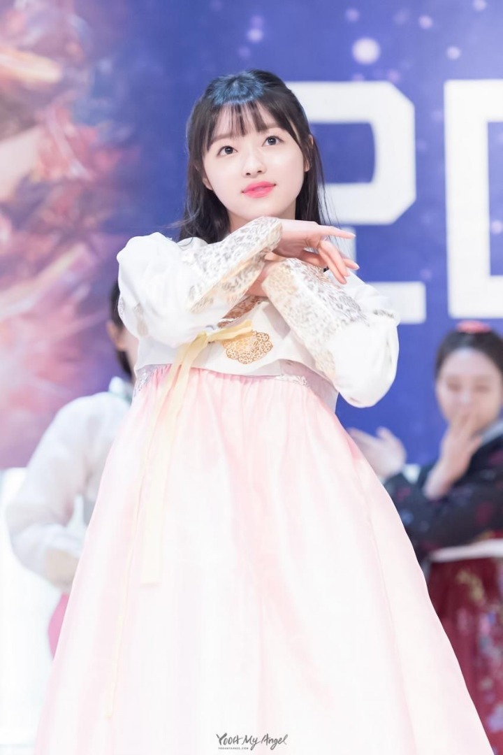 팬싸에서 한복입은 유아.jpg (오마이걸) | 인스티즈