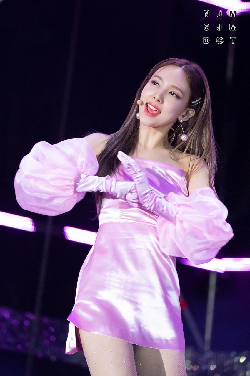 핑크핑크 열매 먹은 나연이 | 인스티즈