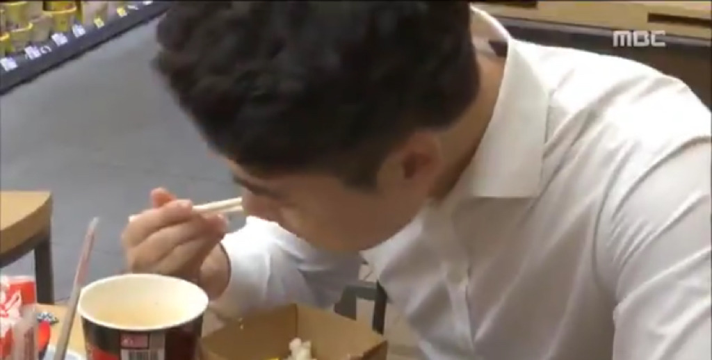 급기야 즉석에서 요리까지 해주는 편의점 도시락의 진화.jpg | 인스티즈