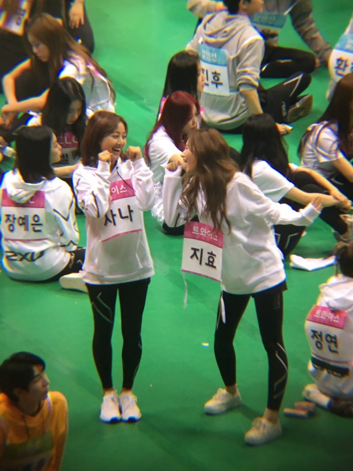 아육대와서 마냥 좋은 트와이스 사나,지효 ㅋㅋㅋㅋㅋ | 인스티즈