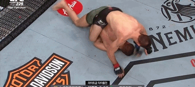 오늘자 오지게 쳐맞는 코맥.GIF | 인스티즈