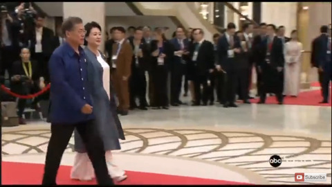 11/10 APEC 갈라 만찬에 참석한 문재인 대통령 | 인스티즈
