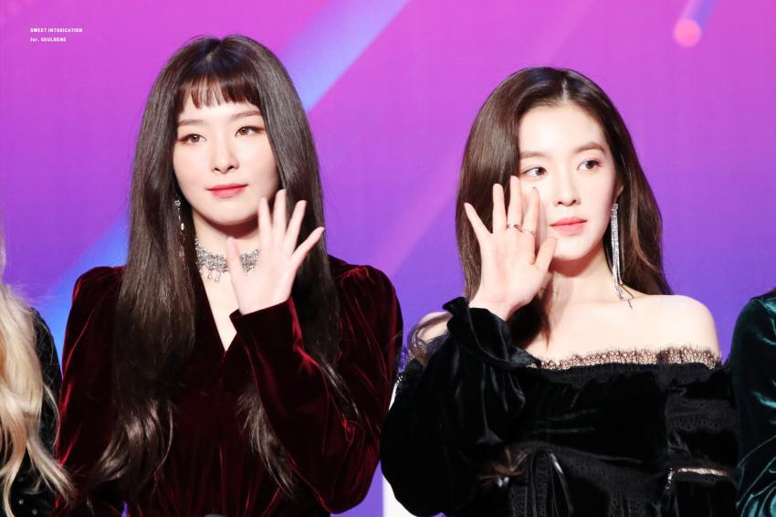 시상식에서 미모 폭격하고 다니는 아이린.jpg | 인스티즈