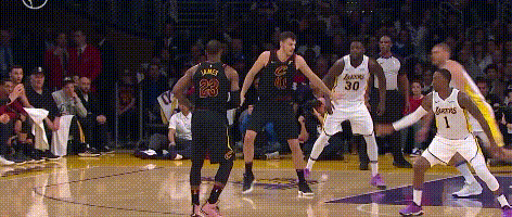 르브론 제임스 노룩패스 레전드.gif | 인스티즈