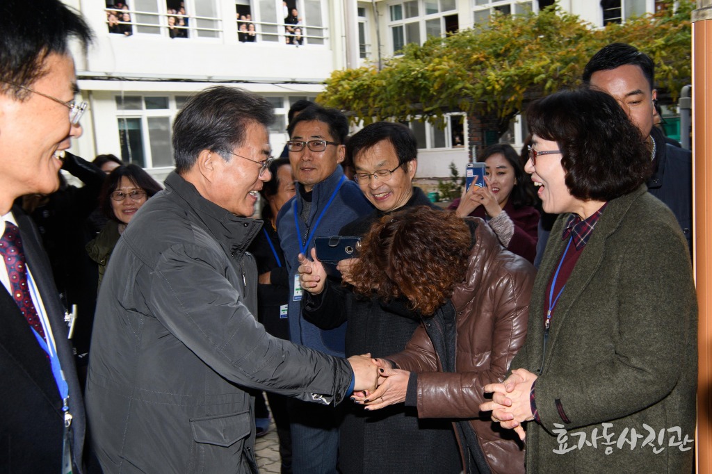 [효자동사진관] 문재인 대통령 포항여고 방문 사진(엄청 시끄럽긔) | 인스티즈