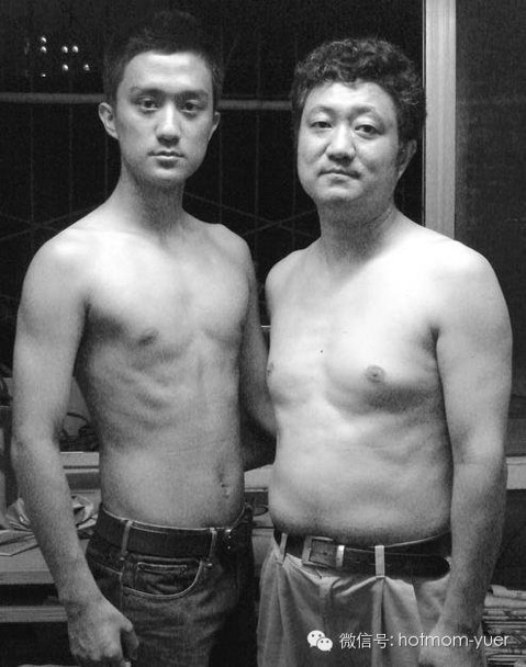 무려 27년간 매년 아들과 같은 사진을 찍은 아버지 | 인스티즈