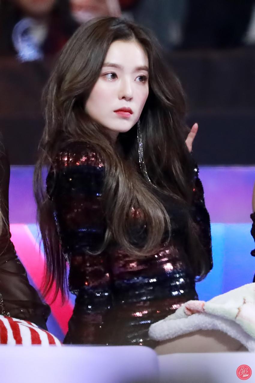 시상식에서 미모 폭격하고 다니는 아이린.jpg | 인스티즈