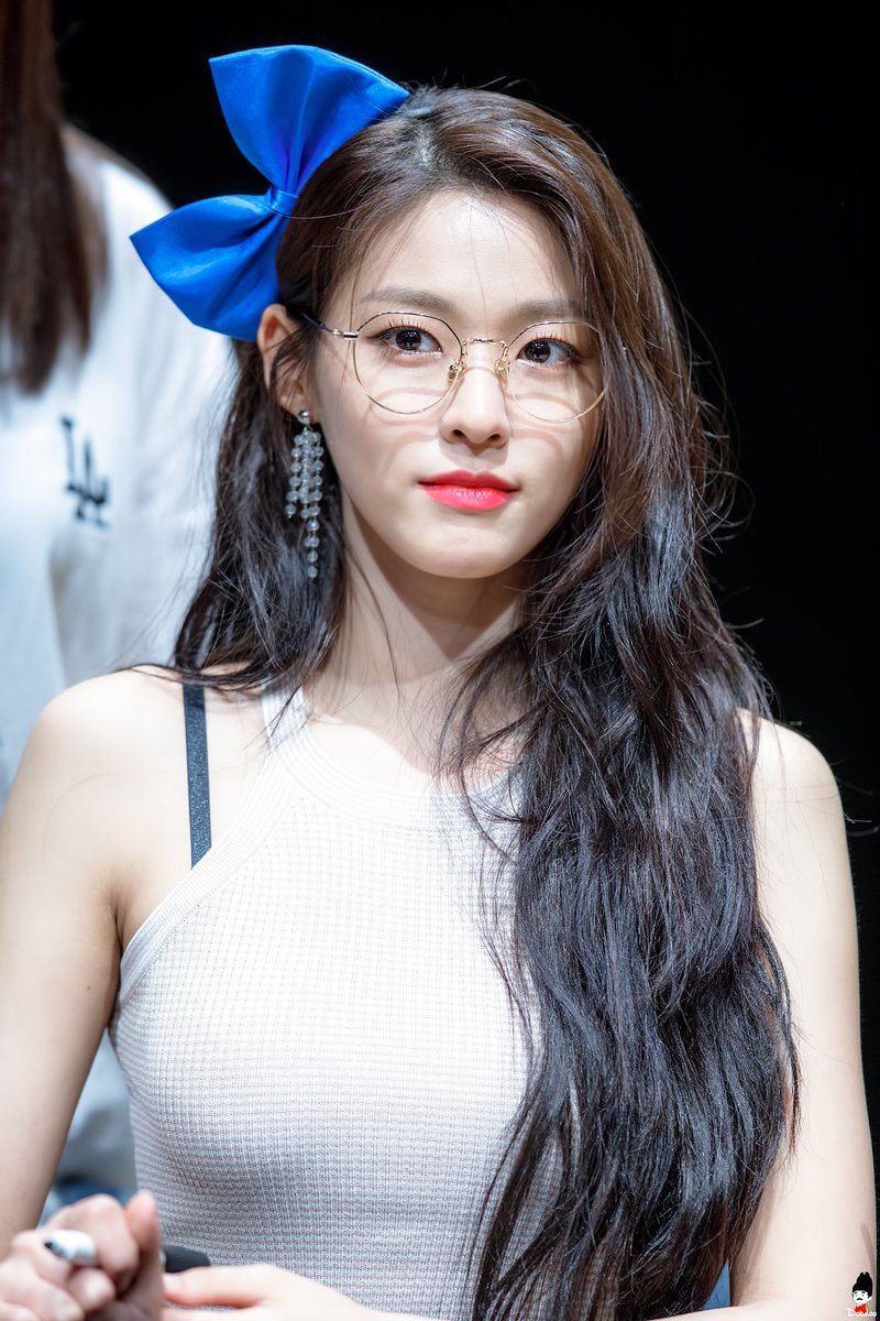 미모와 몸매 둘다 난리난 어제자 설현이.jpgif | 인스티즈