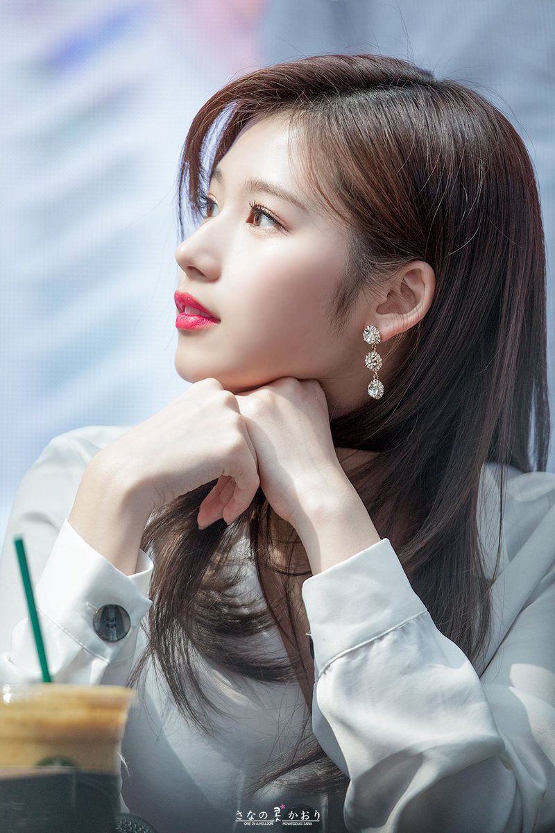 어쩜 이렇게 이쁠까싶은 트와이스 사나.jpg | 인스티즈