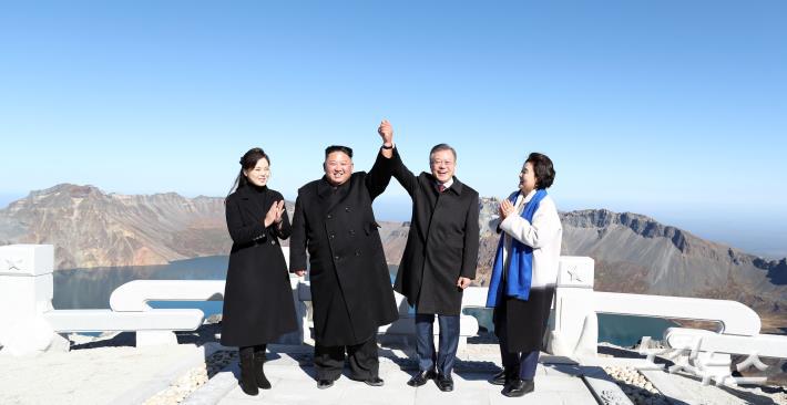 보고도 믿기지가 않아요 두 정상 내외와 백두산, 레알입니까!!! | 인스티즈