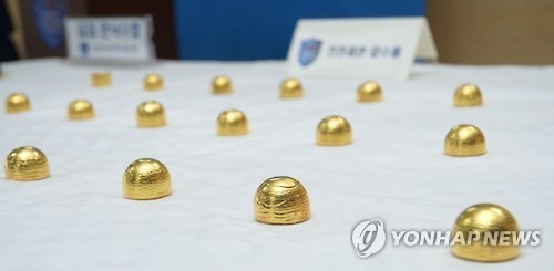 항문에 금괴 98개 숨겨 밀수입한 20대 중국인 집행유예 선고 | 인스티즈