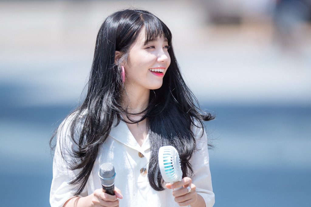 [에이핑크] 퇴근하고 친구들과 한잔 하러 갈 생각이라서 정은지 | 인스티즈