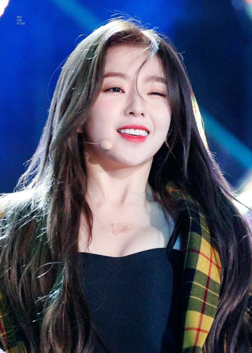 아이린 목에 상처난 이유 | 인스티즈