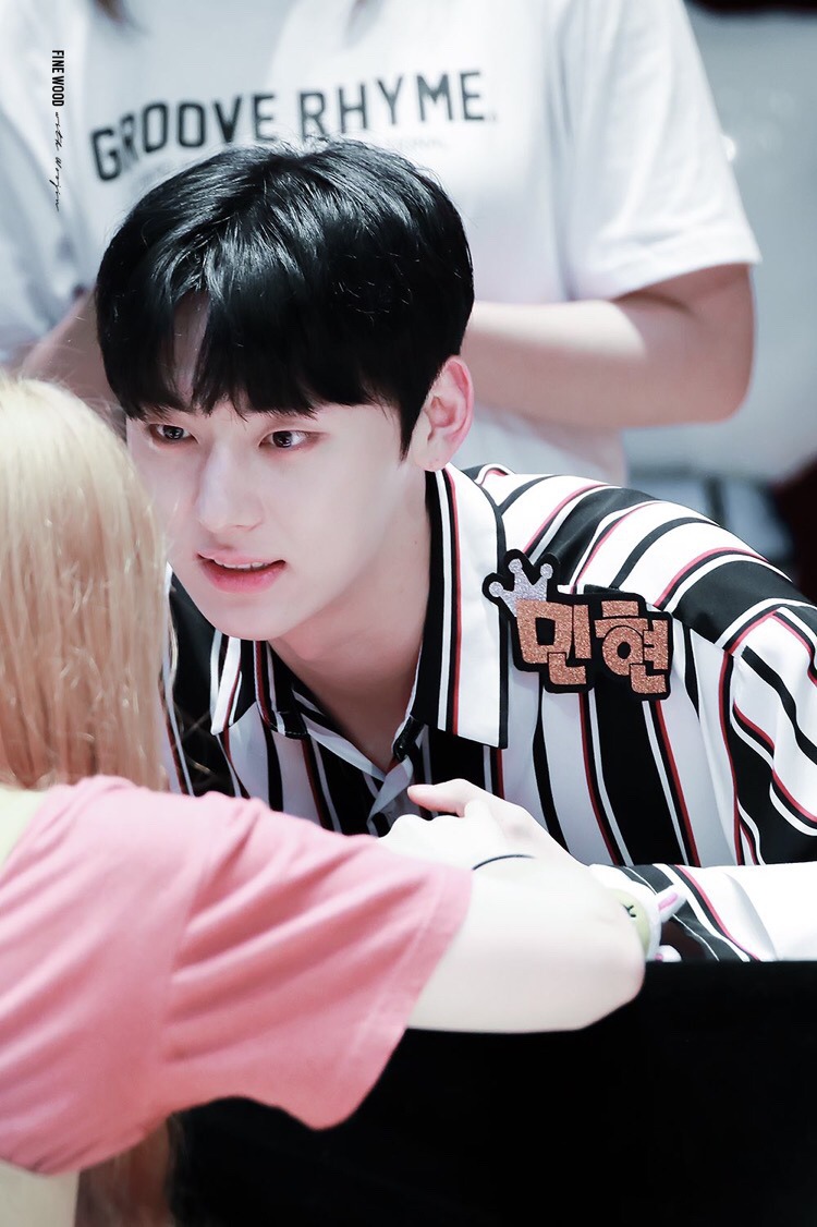 [워너원] 20cm 진한 아이컨텍을 받을수 있다는 황민현 팬싸모습 | 인스티즈