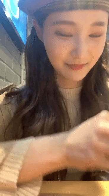 어제 3주년 기념 인스타 라이브한 모모랜드 연우(2).gif | 인스티즈